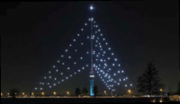 Grootste kerstboom brandt weer