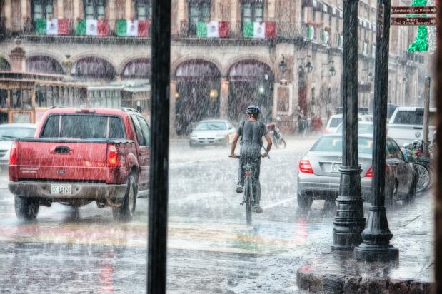 Regenstorm in de stad